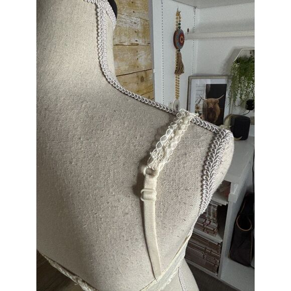 VICTORIA'S SECRET VINTAGE GOLD LABEL LACE LIGHTLY LINED UNDERWIRE BRA SZ. 34C - Picture 4 of 4